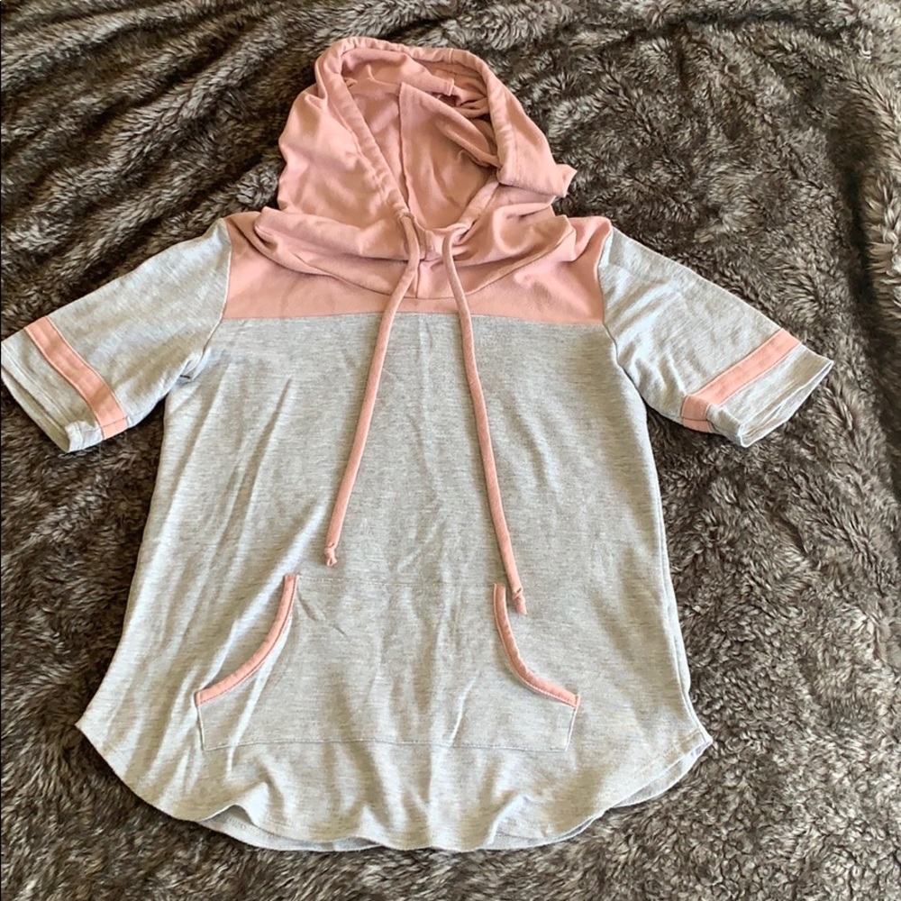 Maurice’s short sleeved gray and pink hoodie
